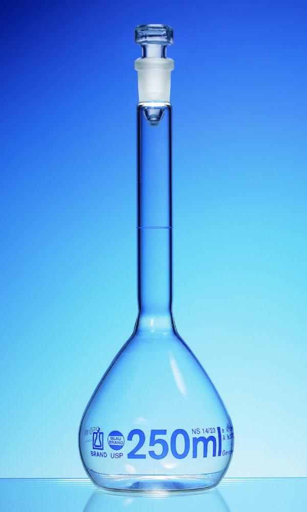 BRAND Volflask 500 mL, NS 19/26, BlauBRAND CLA USP, Conf. Batch Cert, Glass Stopper, Borosilicate 3.3